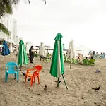 Serene & Comfy Retreat 2Min To Beach Parking